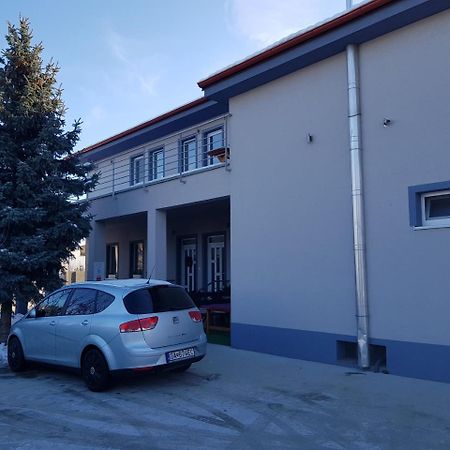 Ubytovanie House Galanta Esterno foto